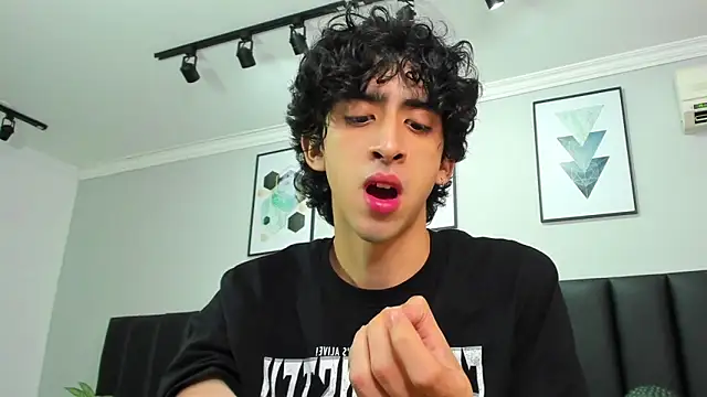 Snapshot of Alezzandro_ chatting on 02-11-25, 02:35 Alezzandro online show from 02-11-25, 02:35