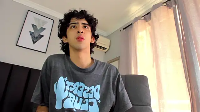 Snapshot of Alezzandro_ chatting on 02-28-25, 02:09 Alezzandro online show from 02-28-25, 02:09