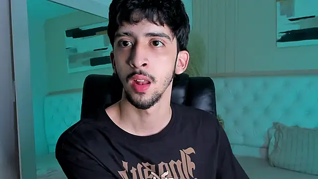 Snapshot of Alezzandro_ chatting on 09-16-25, 08:43 Alezzandro online show from 09-16-25, 08:43