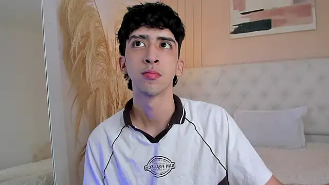 Snapshot of Alezzandro_ chatting on 10-02-25, 08:05 Alezzandro online show from 10-02-25, 08:05