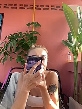 White Lu online show from 04-23-26, 02:02