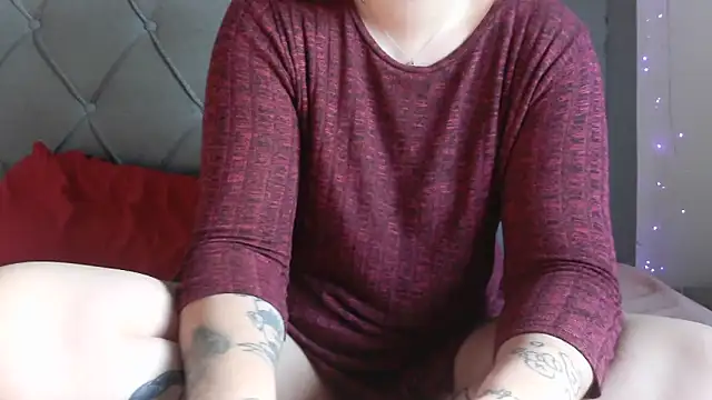 Snapshot of bunnyfox420 chatting on 04-24-26, 07:44 bunnyfox420 online show from 04-24-26, 07:44