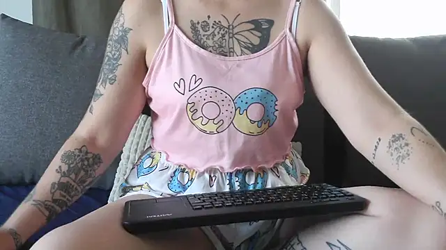 Snapshot of bunnyfox420 chatting on 07-07-26, 02:54 bunnyfox420 online show from 07-07-26, 02:54