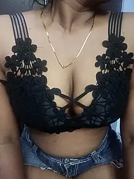 Snapshot of Vedha_Vedhika chatting on 03-13-25, 06:45 Vedha Vedhika online show from 03-13-25, 06:45