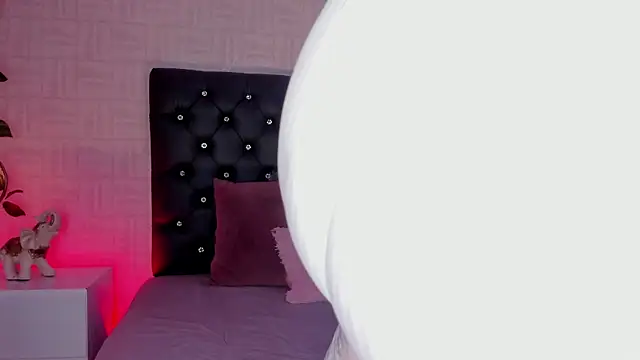 Hannah Jonhson online show from 02-01-25, 03:50