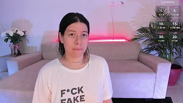 Hannah Jonhson online show from 12-20-25, 03:24