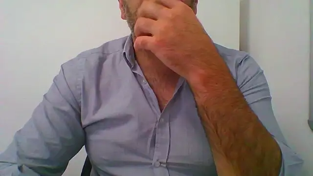 Snapshot of _tuga_man_ chatting on 09-22-25, 12:40 tuga man online show from 09-22-25, 12:40