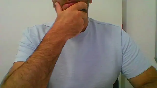 Snapshot of _tuga_man_ chatting on 09-25-25, 01:04 tuga man online show from 09-25-25, 01:04