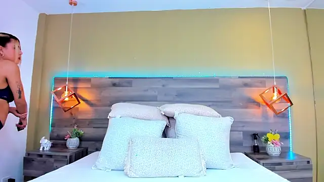 MeganCrow online show from 03-10-25, 01:43