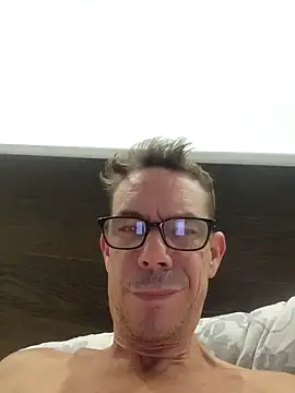 Snapshot of Kenhornu chatting on 09-16-25, 12:44 Kenhornu online show from 09-16-25, 12:44