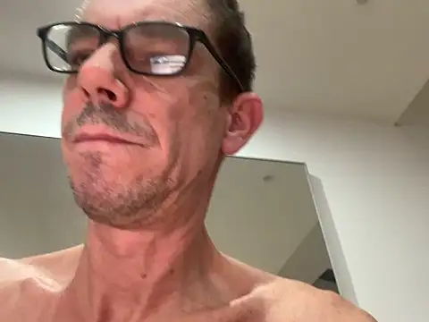 Snapshot of Kenhornu chatting on 11-18-25, 08:02 Kenhornu online show from 11-18-25, 08:02