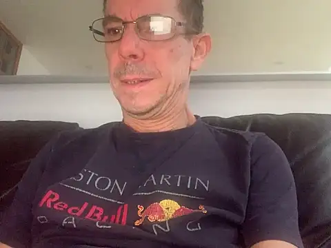 Snapshot of Kenhornu chatting on 02-10-26, 02:43 Kenhornu online show from 02-10-26, 02:43