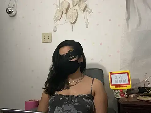 Snapshot of desiiiinigal chatting on 11-26-25, 07:26 desiiiinigal online show from 11-26-25, 07:26