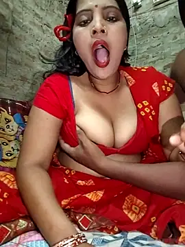 Snapshot of Simrandeshipp chatting on 06-01-26, 04:41 Simrandeshipp online show from 06-01-26, 04:41