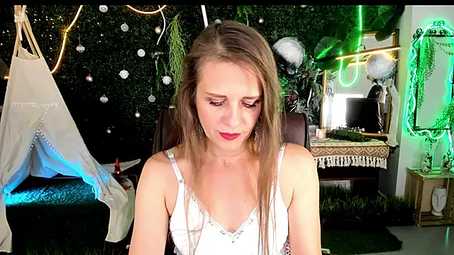 Snapshot of EmiliaBedy chatting on 06-21-26, 09:12 EmiliaBedy online show from 06-21-26, 09:12