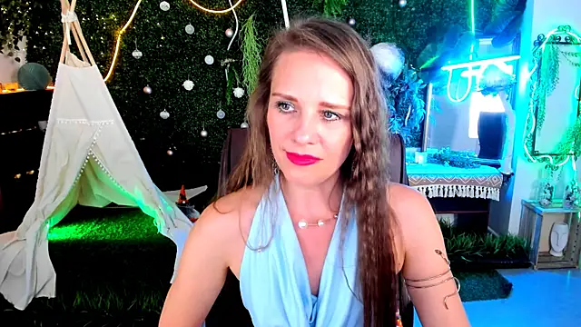 Snapshot of EmiliaBedy chatting on 07-20-26, 10:39 EmiliaBedy online show from 07-20-26, 10:39