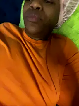 Boneca25 online show from 11-17-25, 06:30