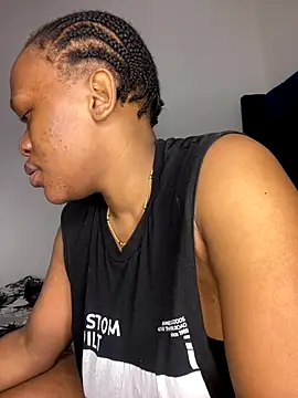 Boneca25 online show from 11-29-25, 05:54