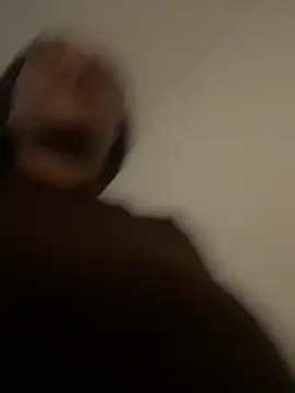 Snapshot of Boneca25 chatting on 12-17-25, 08:31 Boneca25 online show from 12-17-25, 08:31