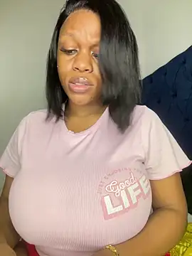 Snapshot of Boneca25 chatting on 12-18-25, 01:50 Boneca25 online show from 12-18-25, 01:50