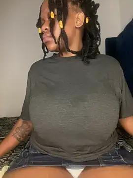 Snapshot of Boneca25 chatting on 01-11-26, 09:58 Boneca25 online show from 01-11-26, 09:58