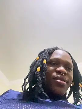 Snapshot of Boneca25 chatting on 01-17-26, 12:43 Boneca25 online show from 01-17-26, 12:43