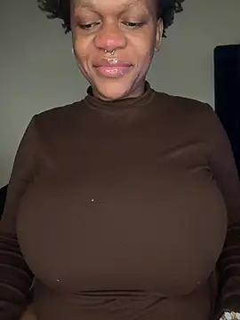 Snapshot of Boneca25 chatting on 02-12-26, 02:39 Boneca25 online show from 02-12-26, 02:39