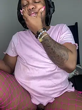 Snapshot of Boneca25 chatting on 02-22-26, 06:02 Boneca25 online show from 02-22-26, 06:02