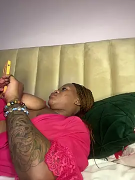 Snapshot of Boneca25 chatting on 03-24-26, 08:41 Boneca25 online show from 03-24-26, 08:41