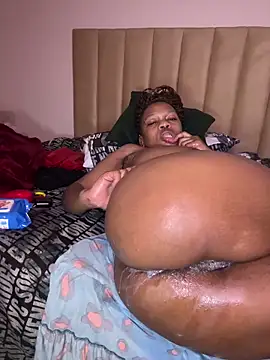 Snapshot of Boneca25 chatting on 03-27-26, 09:03 Boneca25 online show from 03-27-26, 09:03