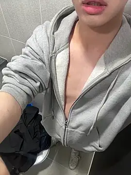 Snapshot of Phil_6677 chatting on 02-27-25, 06:40 Phil 6677 online show from 02-27-25, 06:40