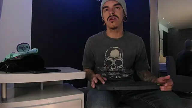 Snapshot of kaletattoo chatting on 06-11-26, 11:19 kaletattoo online show from 06-11-26, 11:19