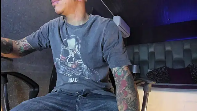 Snapshot of kaletattoo chatting on 06-26-26, 11:36 kaletattoo online show from 06-26-26, 11:36