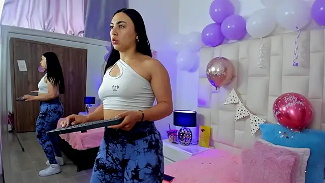 Ariana rouse online show from 11-04-25, 04:17