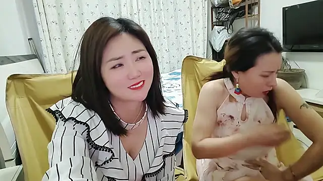 Snapshot of Awzd chatting on 03-08-25, 05:11 Awzd online show from 03-08-25, 05:11