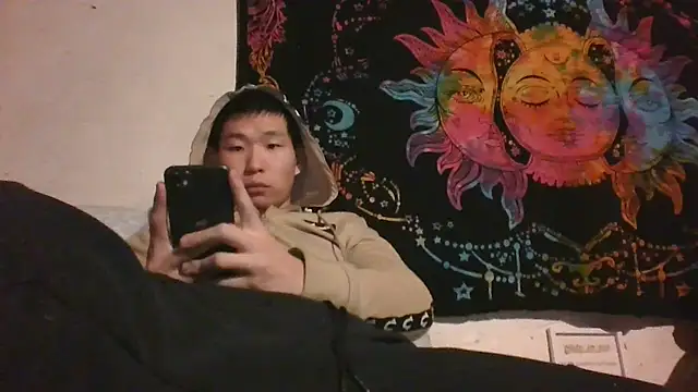 Snapshot of thekinkyasian chatting on 01-24-25, 04:05 thekinkyasian online show from 01-24-25, 04:05