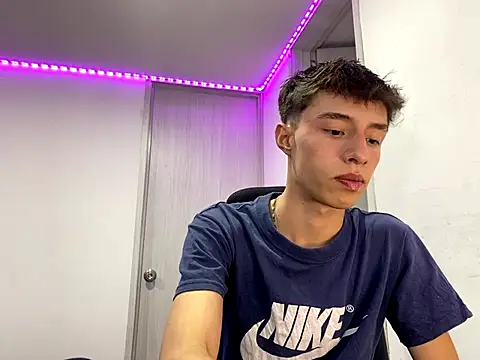 Snapshot of Juanmres chatting on 09-16-25, 04:46 Juanmres online show from 09-16-25, 04:46