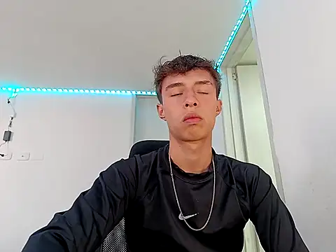 Snapshot of Juanmres chatting on 09-27-25, 06:57 Juanmres online show from 09-27-25, 06:57