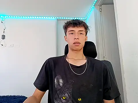 Snapshot of Juanmres chatting on 09-30-25, 07:41 Juanmres online show from 09-30-25, 07:41