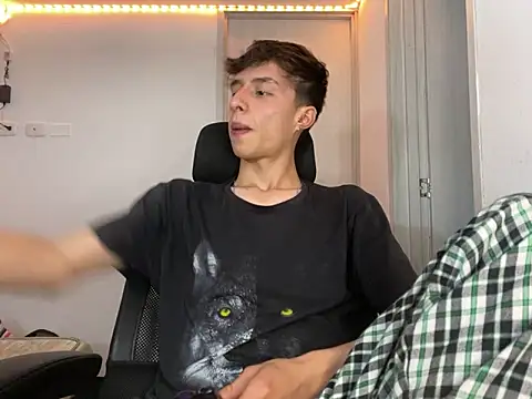 Snapshot of Juanmres chatting on 10-02-25, 01:12 Juanmres online show from 10-02-25, 01:12