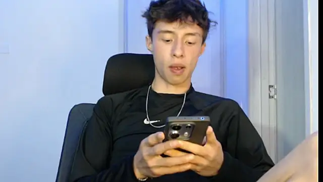 Snapshot of Juanmres chatting on 10-18-25, 02:58 Juanmres online show from 10-18-25, 02:58