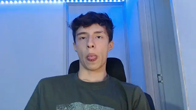 Snapshot of Juanmres chatting on 10-24-25, 04:42 Juanmres online show from 10-24-25, 04:42