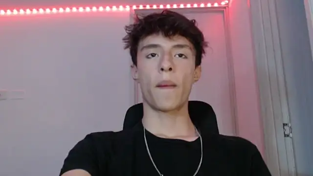 Snapshot of Juanmres chatting on 10-26-25, 12:16 Juanmres online show from 10-26-25, 12:16