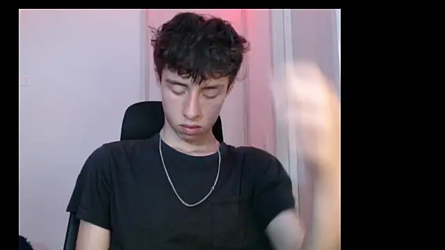 Snapshot of Juanmres chatting on 10-28-25, 02:59 Juanmres online show from 10-28-25, 02:59