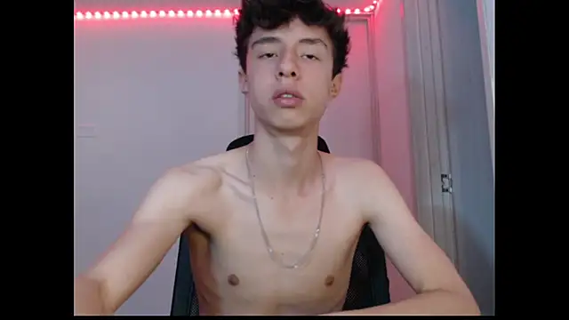 Snapshot of Juanmres chatting on 10-31-25, 11:06 Juanmres online show from 10-31-25, 11:06