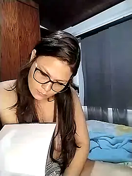 Snapshot of Vale_Saenzz chatting on 01-29-25, 01:07 Vale Saenzz online show from 01-29-25, 01:07