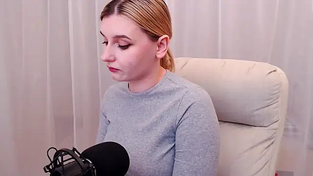 Snapshot of Freya_Celestial chatting on 02-24-25, 01:53 Freya Celestial online show from 02-24-25, 01:53