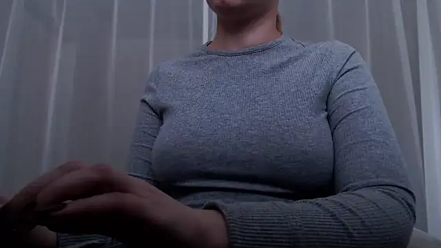 Snapshot of Freya_Celestial chatting on 03-07-25, 11:07 Freya Celestial online show from 03-07-25, 11:07