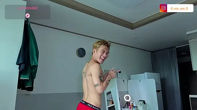 Snapshot of Doh728 chatting on 10-21-25, 02:23 Doh728 online show from 10-21-25, 02:23