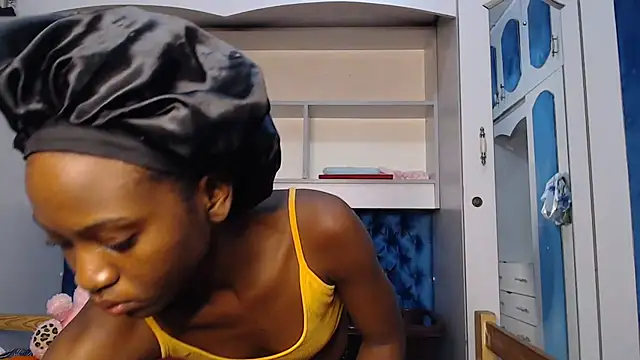 Snapshot of YoungDiva69 chatting on 02-10-26, 02:26 YoungDiva69 online show from 02-10-26, 02:26